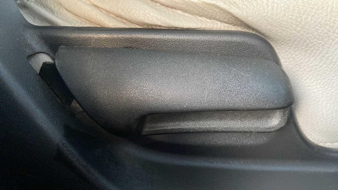 2014 Maruti Swift VXI, Petrol, Manual, 84,651 km, Driver Side Adjustment Panel