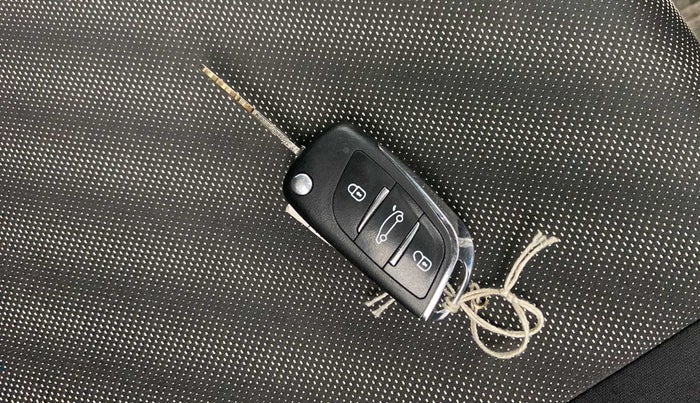 2023 Maruti Swift LXI, Petrol, Manual, 5,695 km, Key Close Up