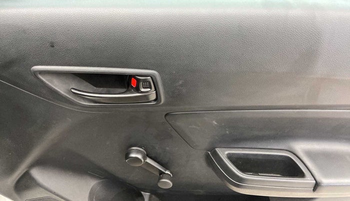 2023 Maruti Swift LXI, Petrol, Manual, 5,695 km, Driver Side Door Panels Control