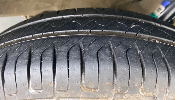 2021 Maruti Swift VXI, Petrol, Manual, 58,838 km, Right Front Tyre Tread