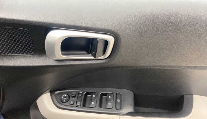 2022 Hyundai VENUE SX 1.2 PETROL, Petrol, Manual, 18,241 km, Driver Side Door Panels Control