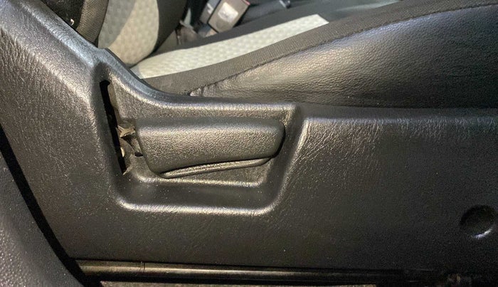 2022 Maruti Alto LXI O, Petrol, Manual, 30,418 km, Driver Side Adjustment Panel