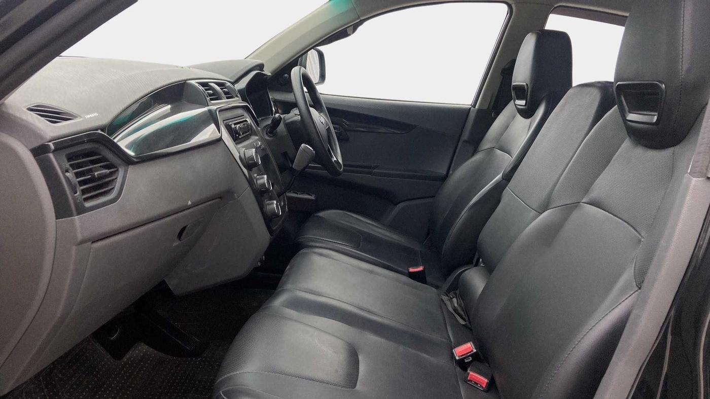2018 Mahindra KUV 100 NXT K2+ P 6 STR, Petrol, Manual, 28,440 km, Right Side Front Door Cabin