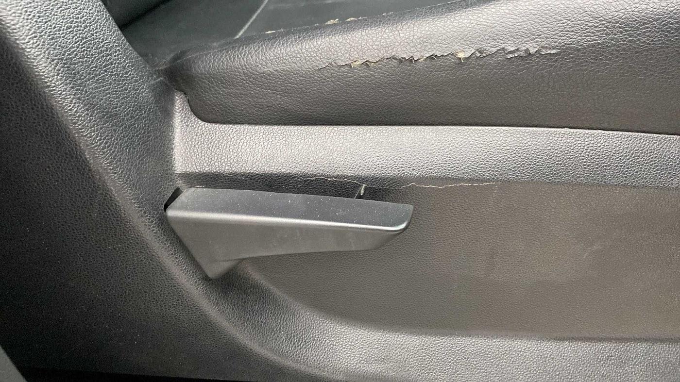 2018 Mahindra KUV 100 NXT K2+ P 6 STR, Petrol, Manual, 28,440 km, Driver Side Adjustment Panel