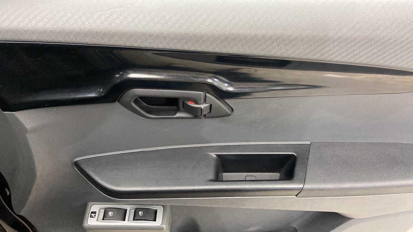 2018 Mahindra KUV 100 NXT K2+ P 6 STR, Petrol, Manual, 28,440 km, Driver Side Door Panels Control
