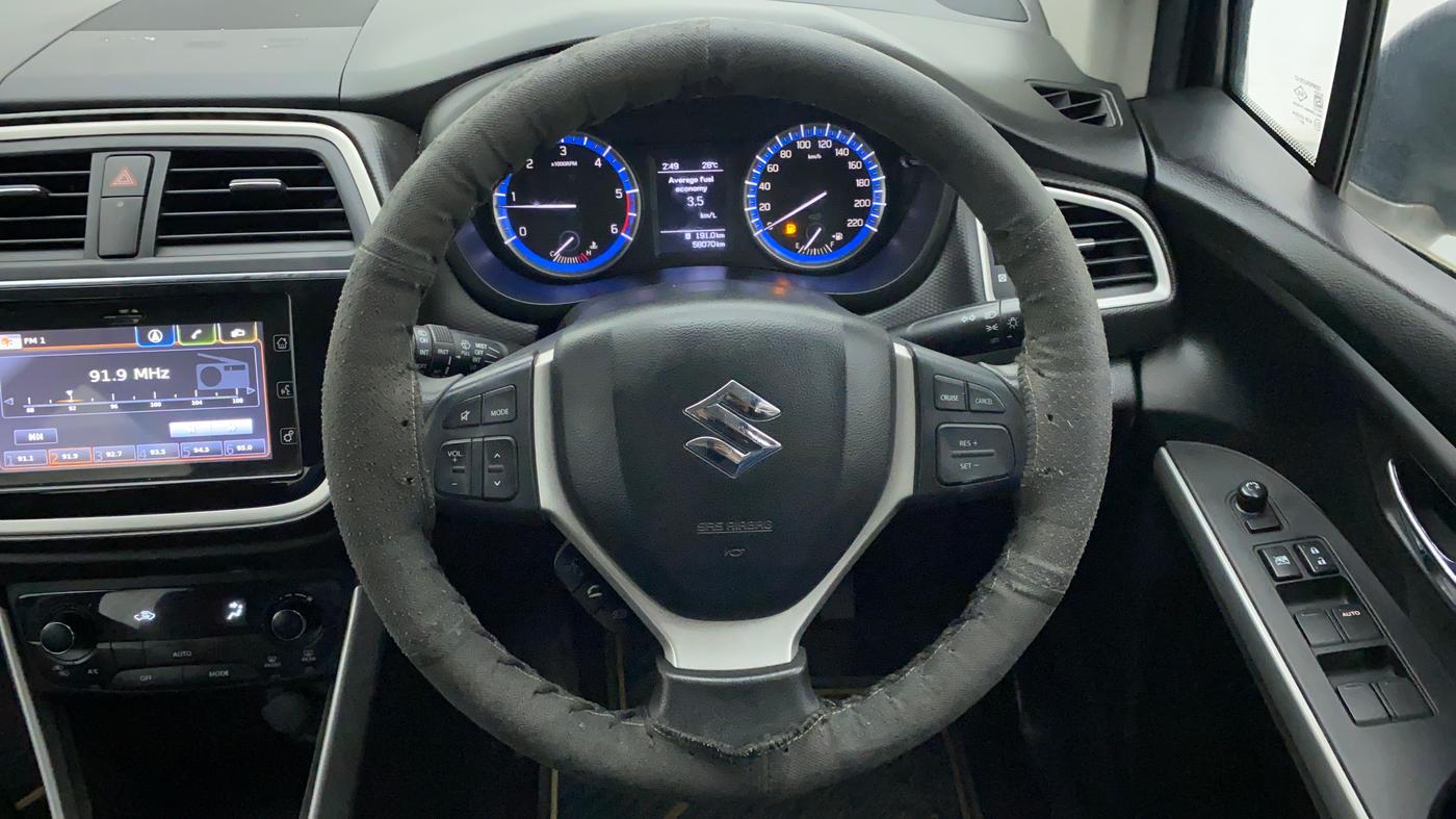 2015 Maruti S Cross ZETA 1.3, Diesel, Manual, 58,303 km, Steering Wheel Close Up