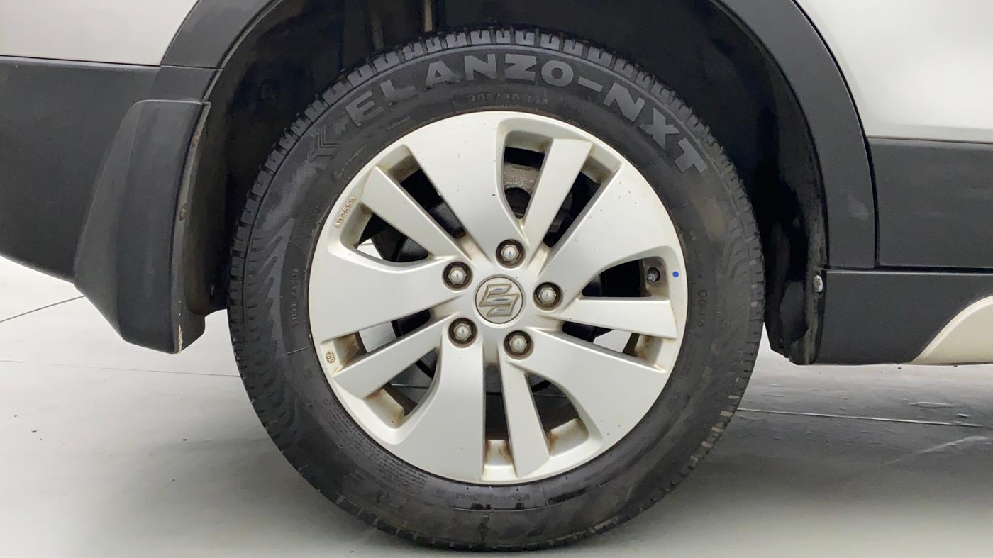 2015 Maruti S Cross ZETA 1.3, Diesel, Manual, 58,303 km, Right Rear Wheel