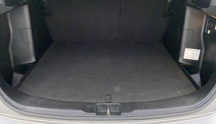 2015 Maruti S Cross ZETA 1.3, Diesel, Manual, 58,303 km, Boot Inside