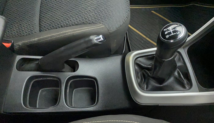 2015 Maruti S Cross ZETA 1.3, Diesel, Manual, 58,303 km, Gear Lever