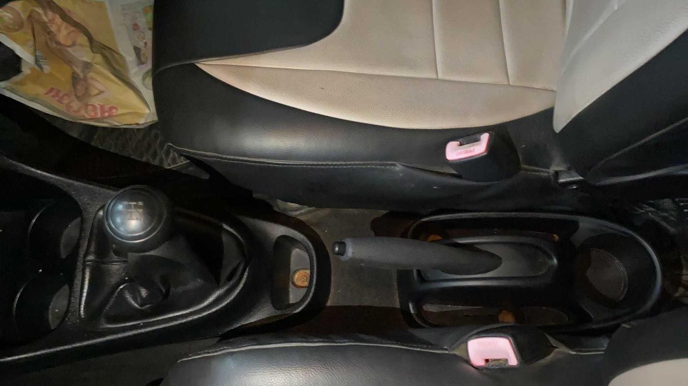 2011 Toyota Etios Liva G, Petrol, Manual, 38,363 km, Gear Lever