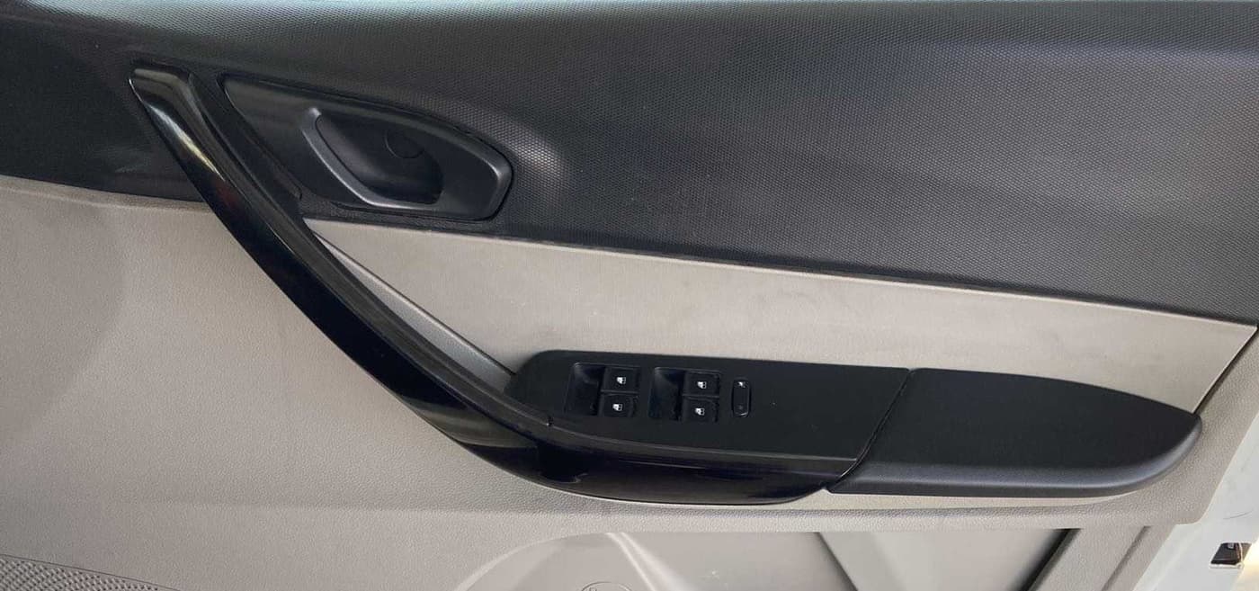 2016 Tata Tiago XT PETROL, Petrol, Manual, 94,279 km, Driver Side Door Panels Control
