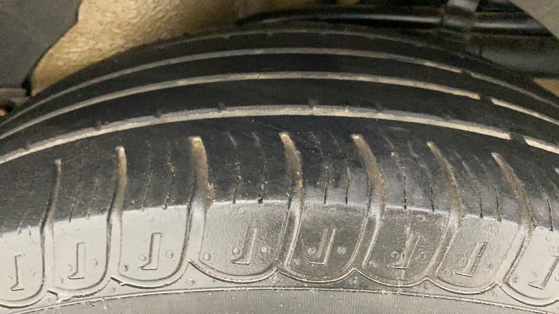2016 Mahindra XUV500 W6, Diesel, Manual, 29,700 km, Left Rear Tyre Tread