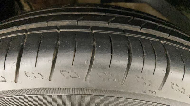 2016 Mahindra XUV500 W6, Diesel, Manual, 29,700 km, Right Front Tyre Tread