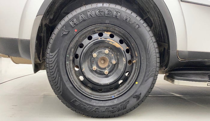 2016 Mahindra XUV500 W6, Diesel, Manual, 29,700 km, Right Rear Wheel