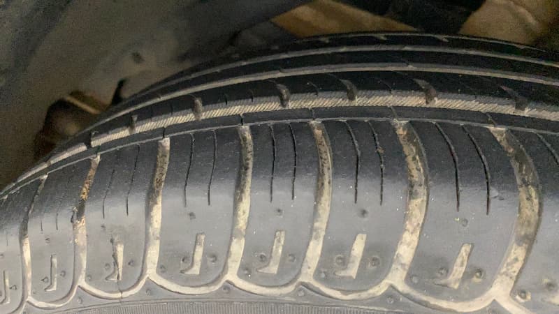 2016 Mahindra XUV500 W6, Diesel, Manual, 29,700 km, Left Front Tyre Tread