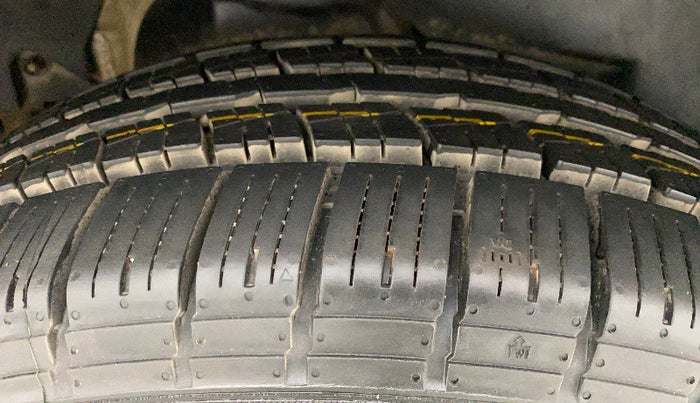 2016 Mahindra XUV500 W6, Diesel, Manual, 29,700 km, Right Rear Tyre Tread