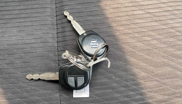 2015 Maruti Swift VXI, Petrol, Manual, 23,226 km, Key Close Up