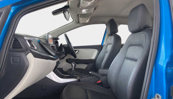 2022 Tata ALTROZ XZ PLUS DIESEL, Diesel, Manual, 17,163 km, Right Side Front Door Cabin