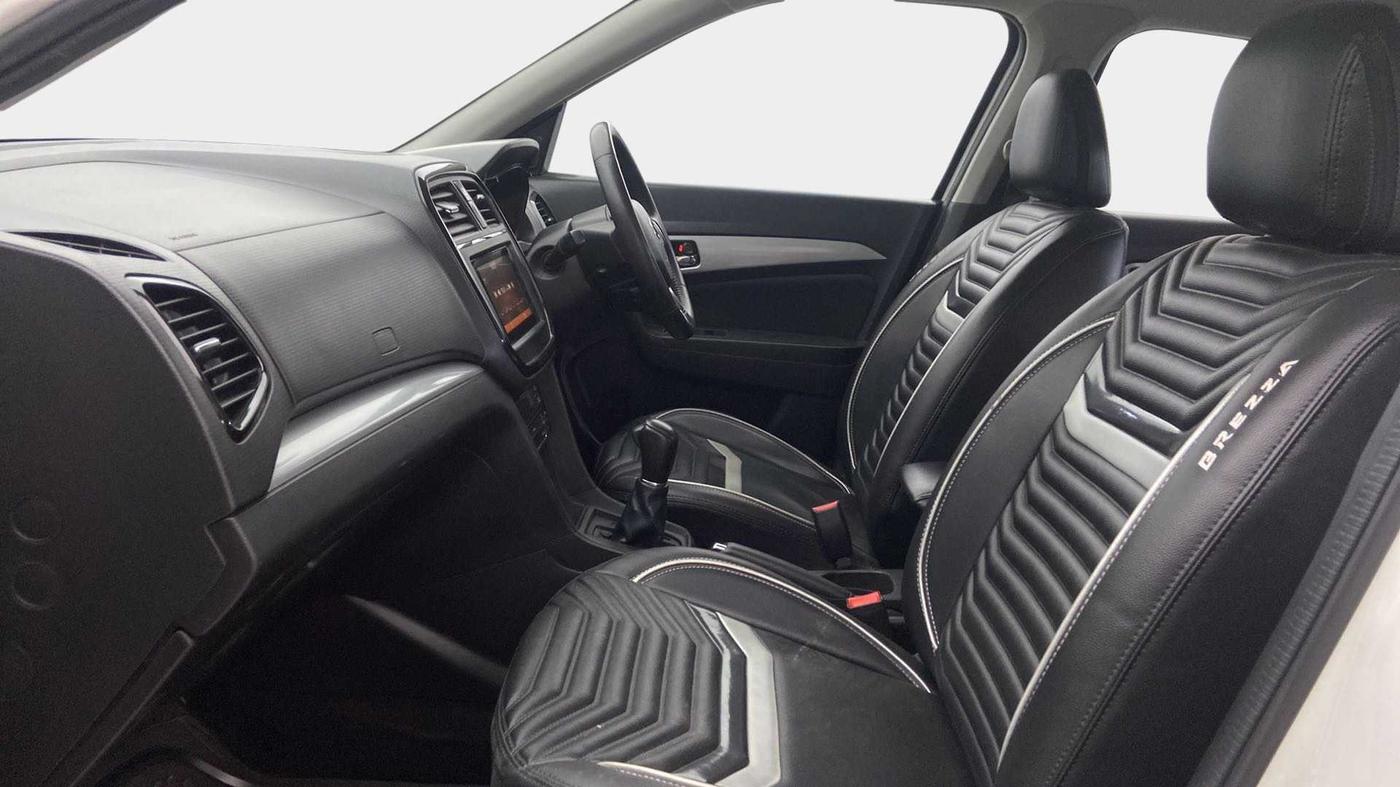 2020 Maruti Vitara Brezza ZXI PLUS AT SHVS, Petrol, Automatic, 23,710 km, Right Side Front Door Cabin