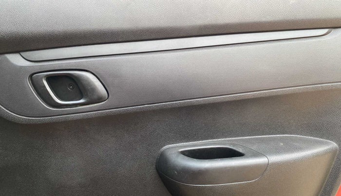 2017 Renault Kwid RXT 1.0, Petrol, Manual, 60,077 km, Driver Side Door Panels Control