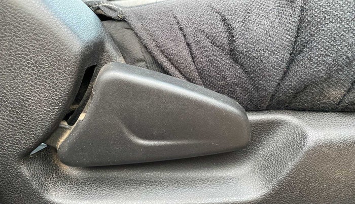 2017 Renault Kwid RXT 1.0, Petrol, Manual, 60,077 km, Driver Side Adjustment Panel