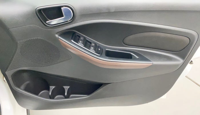 2018 Ford FREESTYLE TITANIUM 1.2 PETROL, Petrol, Manual, 31,113 km, Driver Side Door Panels Control