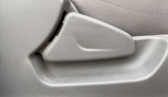 2016 Datsun Redi Go T (O), Petrol, Manual, 62,823 km, Driver Side Adjustment Panel