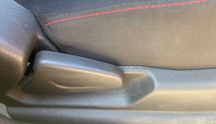 2020 Renault Kwid RXT 1.0 (O), Petrol, Manual, 20,262 km, Driver Side Adjustment Panel