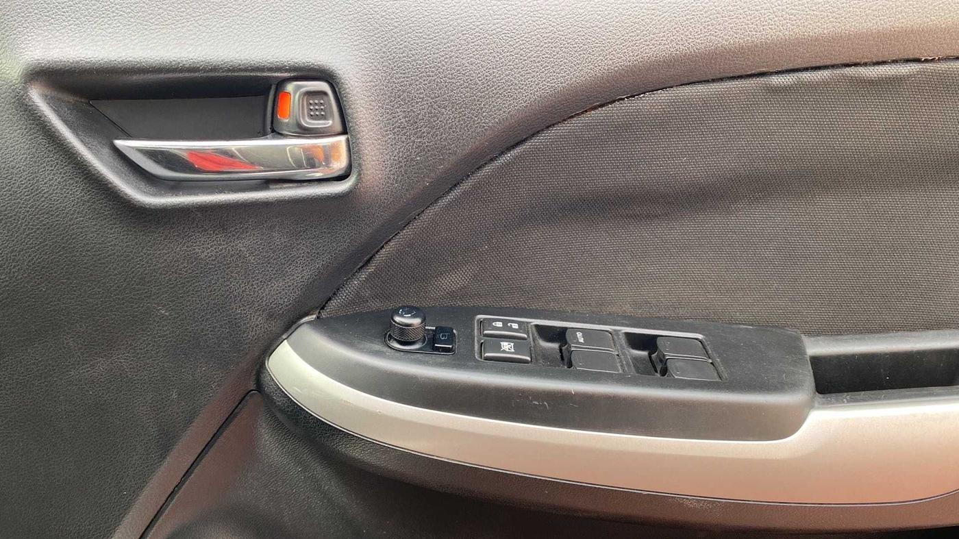 2017 Maruti Baleno DELTA PETROL 1.2, Petrol, Manual, 36,516 km, Driver Side Door Panels Control