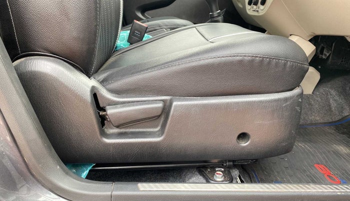 2021 Maruti Alto VXI, Petrol, Manual, 709 km, Driver Side Adjustment Panel