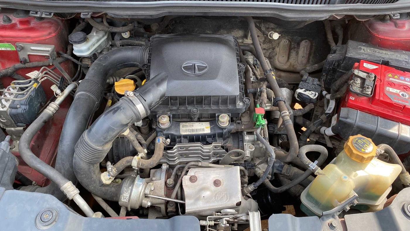 2017 Tata NEXON XM PETROL, Petrol, Manual, 68,052 km, Open Bonet