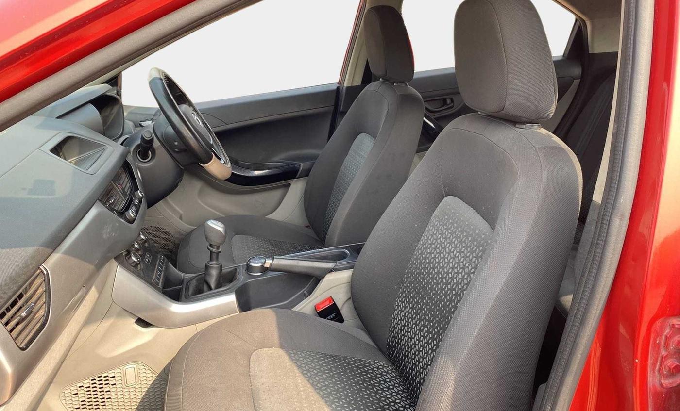 2017 Tata NEXON XM PETROL, Petrol, Manual, 68,052 km, Right Side Front Door Cabin