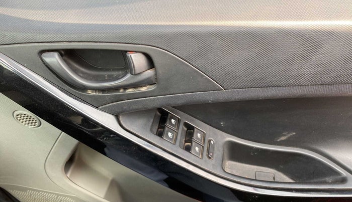 2017 Tata NEXON XM PETROL, Petrol, Manual, 68,052 km, Driver Side Door Panels Control