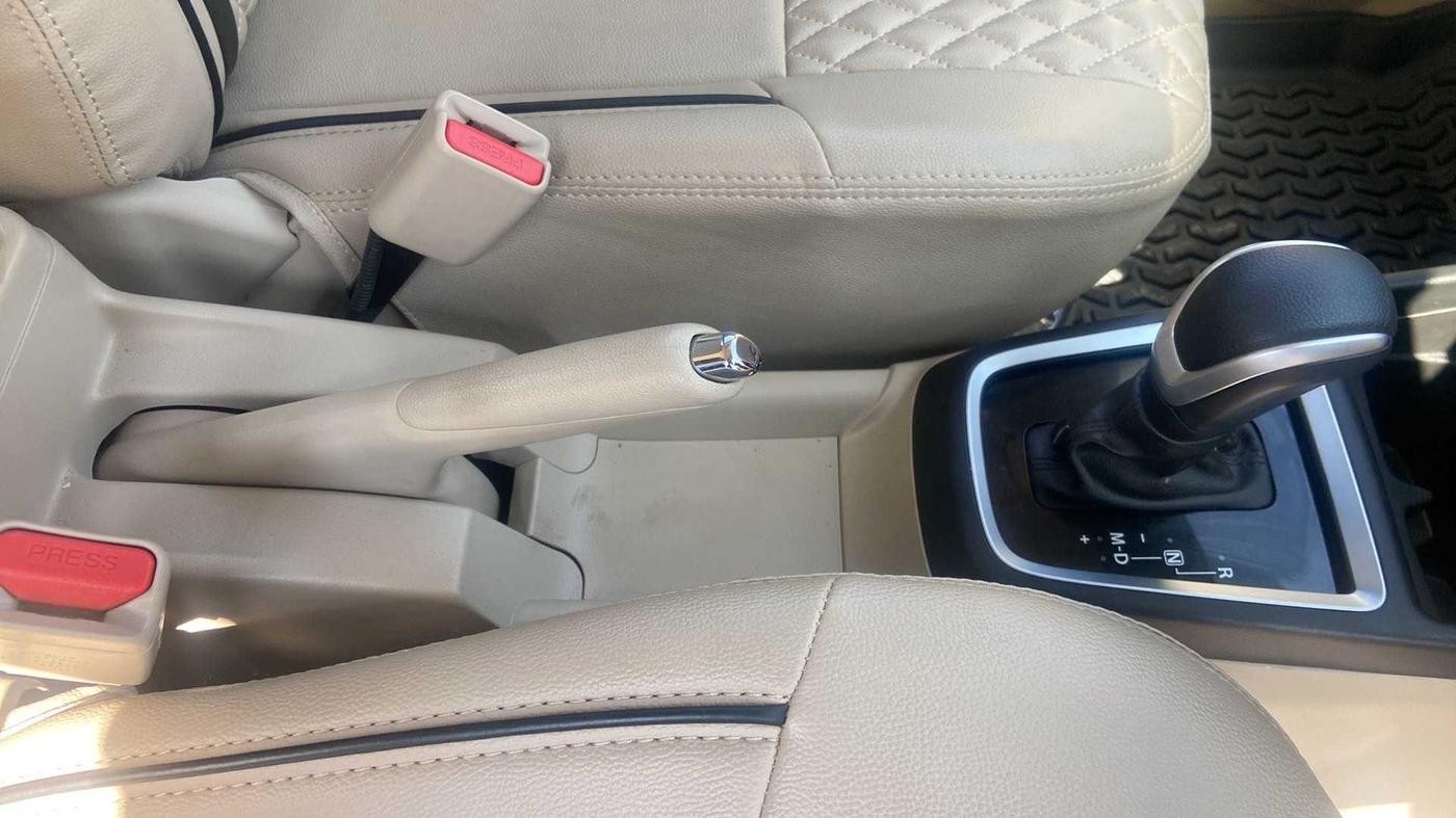 2022 Maruti Dzire ZXI AMT, Petrol, Automatic, 1,938 km, Gear Lever