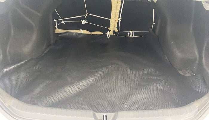 2019 Toyota YARIS J MT, Petrol, Manual, 1,27,430 km, Boot Inside