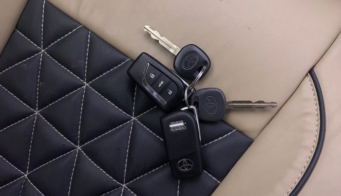 2019 Toyota YARIS J MT, Petrol, Manual, 1,27,430 km, Key Close Up