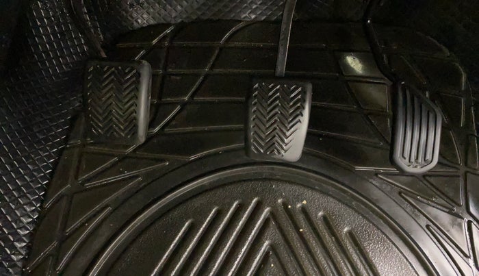 2019 Toyota YARIS J MT, Petrol, Manual, 1,27,430 km, Pedals