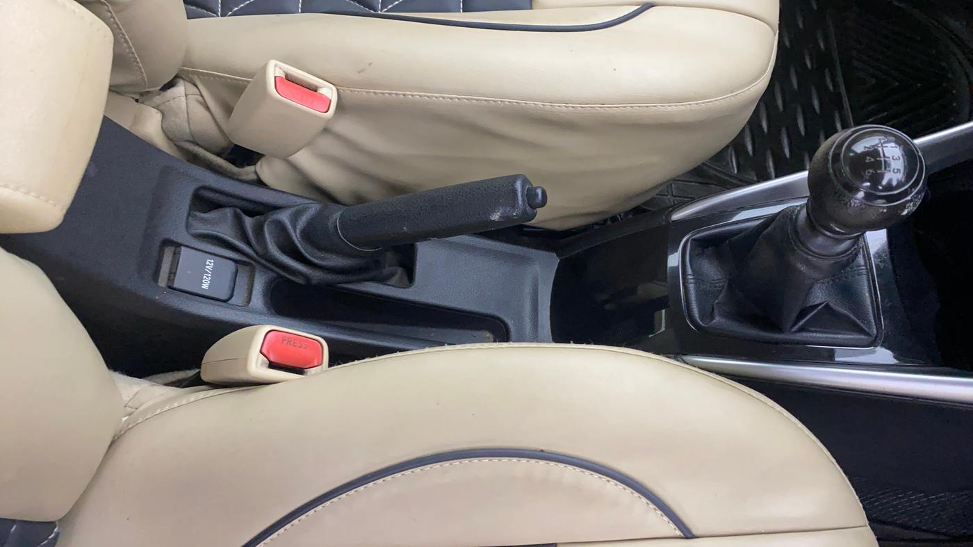 2019 Toyota YARIS J MT, Petrol, Manual, 1,27,430 km, Gear Lever