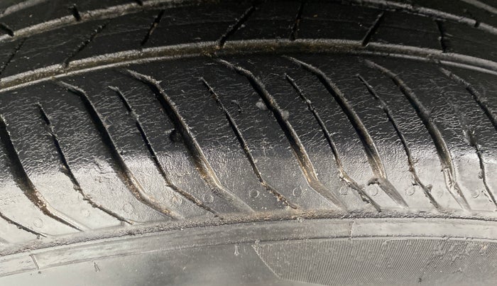 2024 Tata NEXON Smart + 1.5, Diesel, Manual, 19,983 km, Left Front Tyre Tread