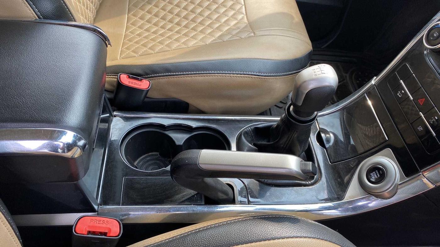 2019 Mahindra XUV500 W9, Diesel, Manual, 59,793 km, Gear Lever