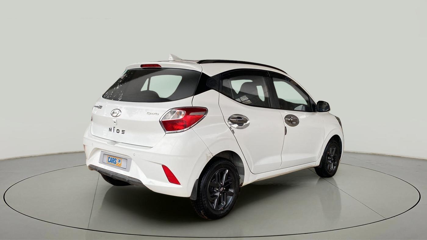 2021 Hyundai GRAND I10 NIOS SPORTZ 1.2 KAPPA VTVT, Petrol, Manual, 33,212 km, Right Back Diagonal
