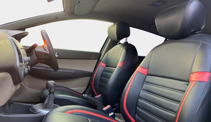 2011 Hyundai i20 MAGNA (O) 1.4 CRDI, Diesel, Manual, 1,00,023 km, Right Side Front Door Cabin