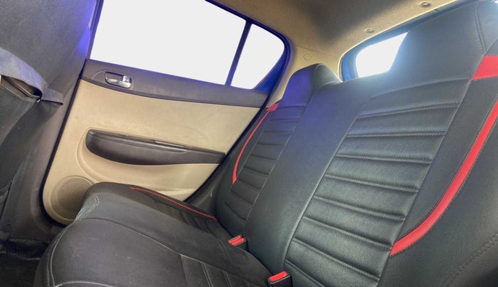 2011 Hyundai i20 MAGNA (O) 1.4 CRDI, Diesel, Manual, 1,00,023 km, Right Side Rear Door Cabin