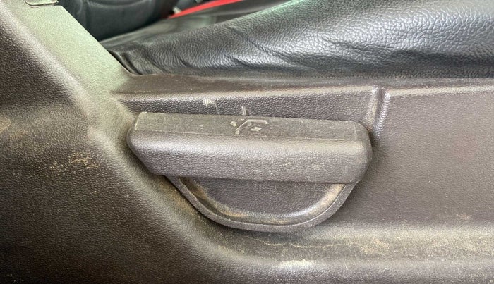 2011 Hyundai i20 MAGNA (O) 1.4 CRDI, Diesel, Manual, 1,00,023 km, Driver Side Adjustment Panel