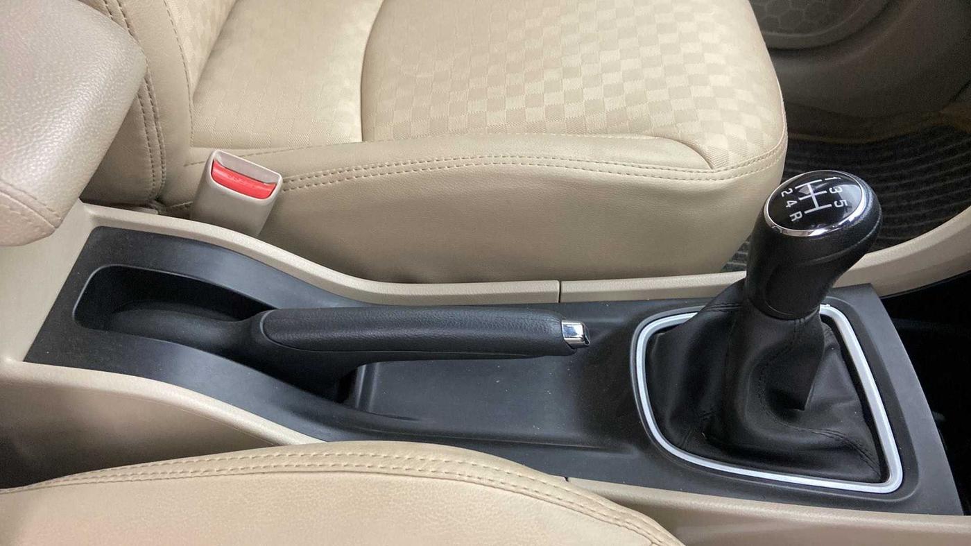 2019 Maruti Ciaz DELTA 1.5 SHVS MT PETROL, Petrol, Manual, 4,511 km, Gear Lever