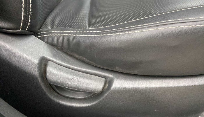 2018 Hyundai Grand i10 SPORTZ (O) 1.2 KAPPA VTVT, Petrol, Manual, 17,900 km, Driver Side Adjustment Panel