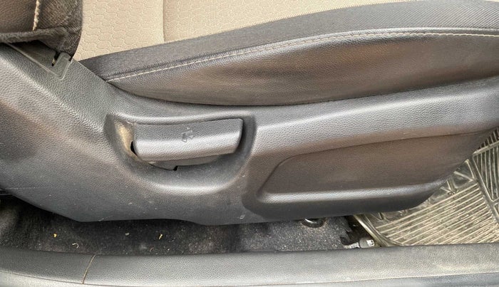 2014 Hyundai Elite i20 MAGNA 1.2, Petrol, Manual, 19,475 km, Driver Side Adjustment Panel