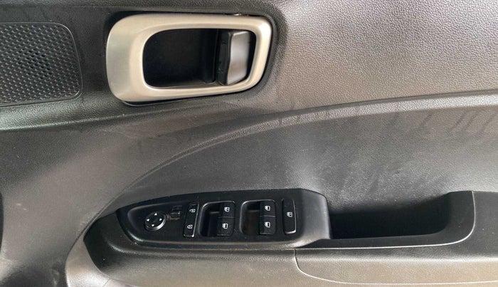 2020 Hyundai VENUE S 1.2, Petrol, Manual, 17,308 km, Driver Side Door Panels Control