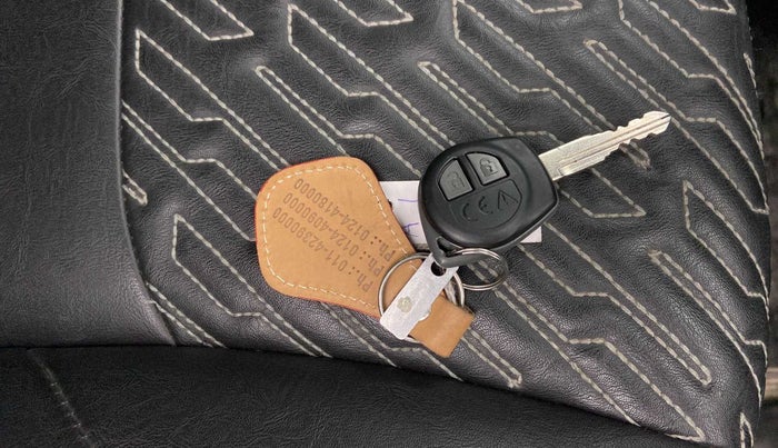 2021 Maruti Vitara Brezza LXI, Petrol, Manual, 26,742 km, Key Close Up