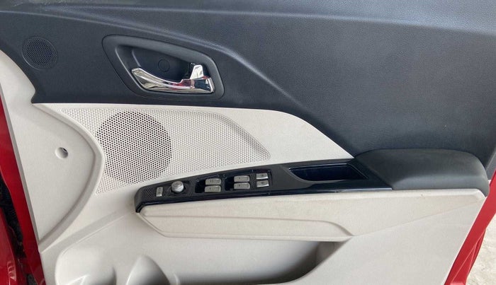 2021 Mahindra XUV300 W8 (O) 1.2 PETROL AMT, Petrol, Automatic, 7,093 km, Driver Side Door Panels Control